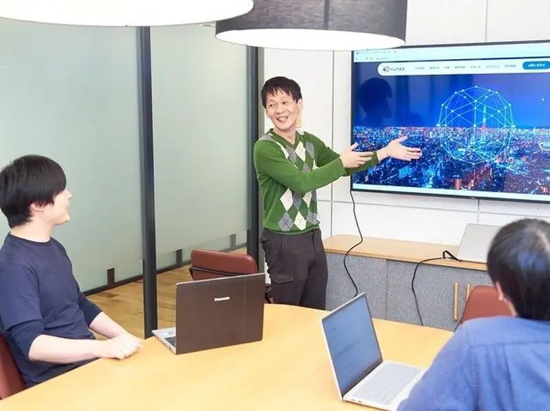 株式会社GeNEEの求人画像1