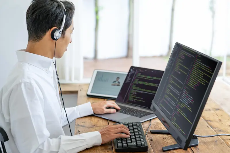 株式会社GeNEEの求人画像1