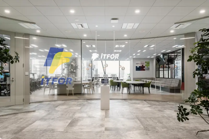 株式会社アイティフォーの求人画像1