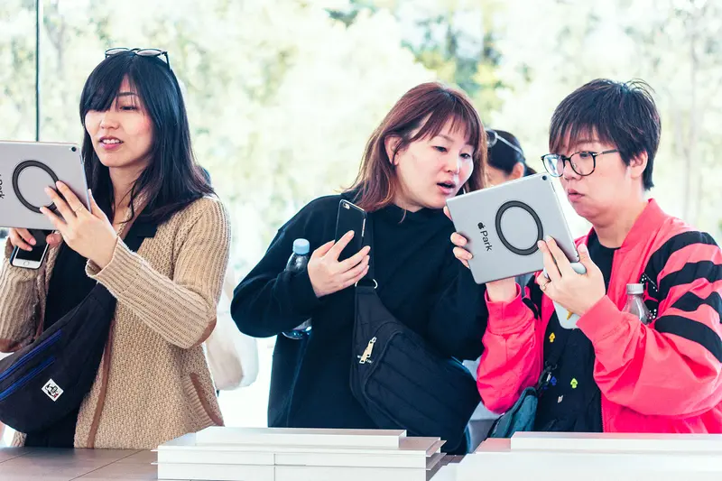 目標を達成すると海外へ研修旅行へ。サンフランシスコのApple本社を訪問しました