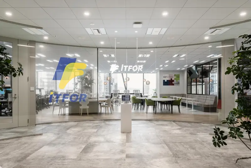 株式会社アイティフォーの求人画像1